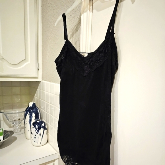 Dressbarn black lacey tank gently worn Large - Picture 4 of 6